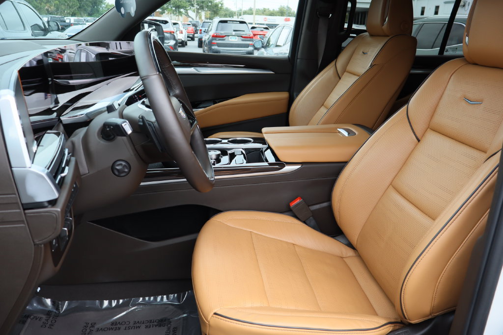 Certified 2025 Cadillac Escalade Premium Luxury w/ Touring Package AWD/4WD image 28
