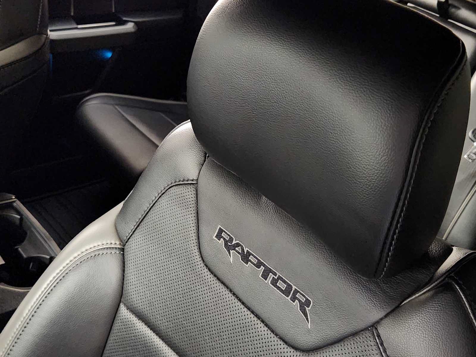 Used 2018 Ford F150 Raptor w/ Equipment Group 802A Luxury AWD/4WD image 15