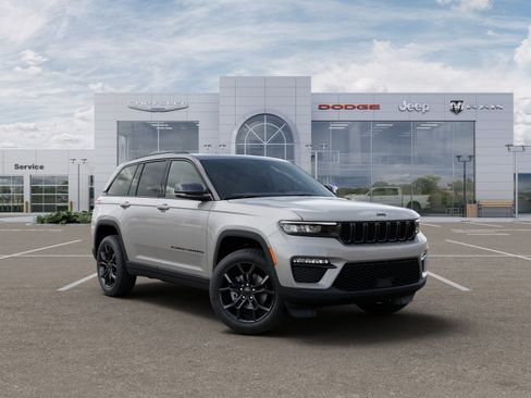Used 2025 Jeep Grand Cherokee Limited w/ Trailer Tow Package AWD/4WD image 18