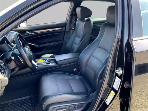 Used 2018 Honda Accord Sport image 8