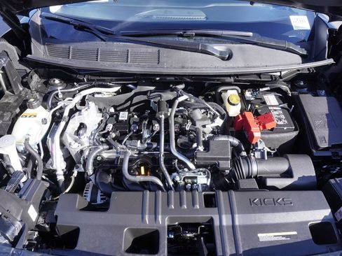 Used 2025 Nissan Kicks SR image 7