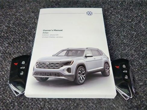 Used 2025 Volkswagen Atlas SE image 62