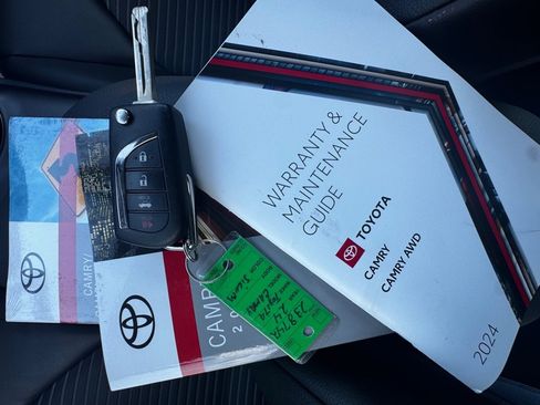 Used 2024 Toyota Camry SE image 28