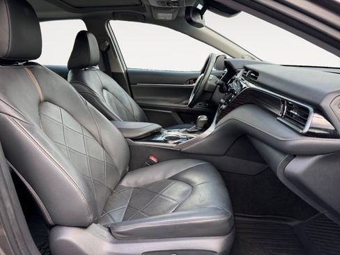 Used 2019 Toyota Camry XLE FWD image 19