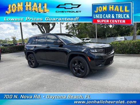 Used 2024 Jeep Grand Cherokee Altitude RWD image 12