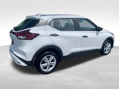 Used 2025 Nissan Kicks Play S FWD image 6