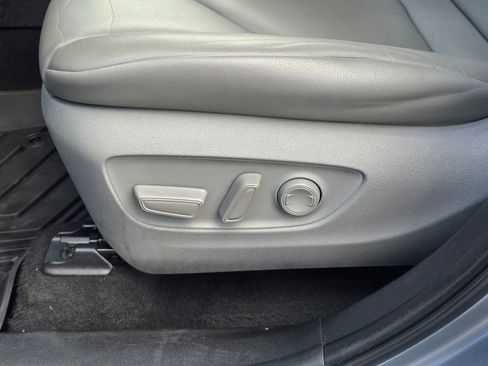 Used 2022 Toyota Highlander XLE AWD/4WD image 26