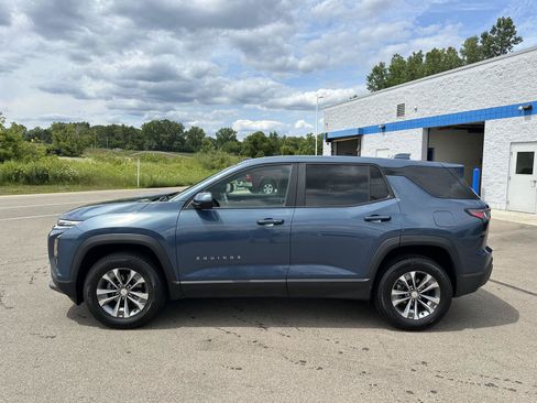 Used 2025 Chevrolet Equinox LT AWD/4WD image 2