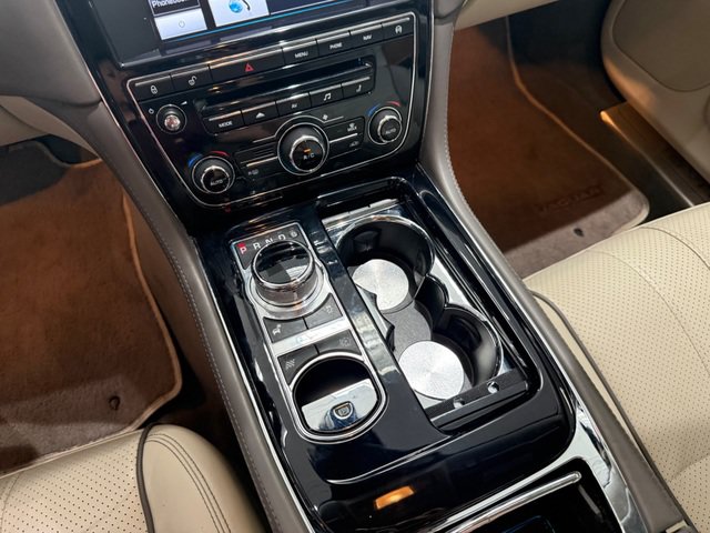 Used 2014 Jaguar XJ L Portfolio RWD image 20