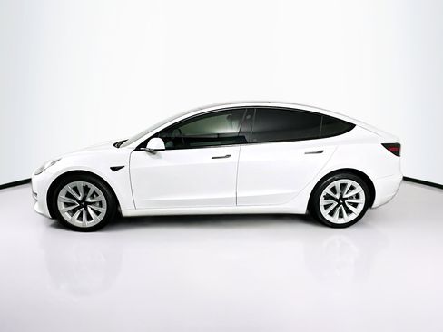 Used 2021 Tesla Model 3 Standard Range Plus image 4
