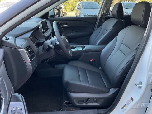 New 2025 Nissan Rogue SV w/ SV Premium Package image 13