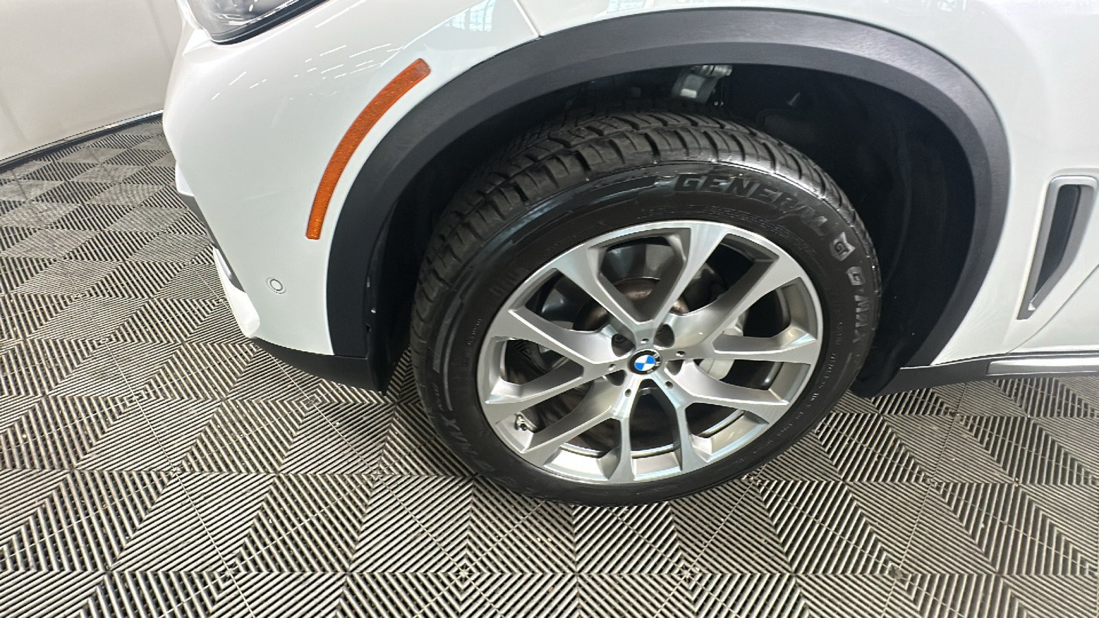 Used 2023 BMW X5 xDrive40i AWD/4WD image 11