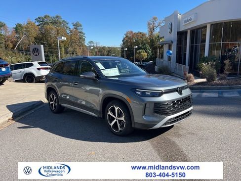 New 2026 Volkswagen Tiguan SE image 1