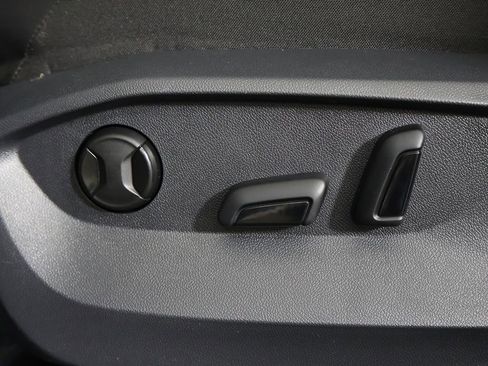 Used 2023 Volkswagen Tiguan SE FWD image 33