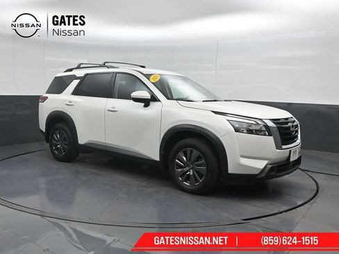 Used 2024 Nissan Pathfinder SV AWD/4WD image 4