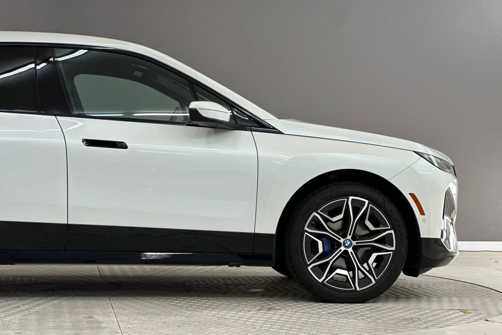 Used 2024 BMW iX xDrive50 w/ Sport Package AWD/4WD image 36