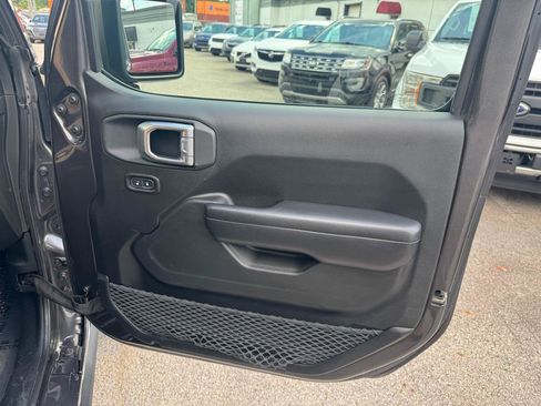 Used 2019 Jeep Wrangler Unlimited Sport S AWD/4WD image 17
