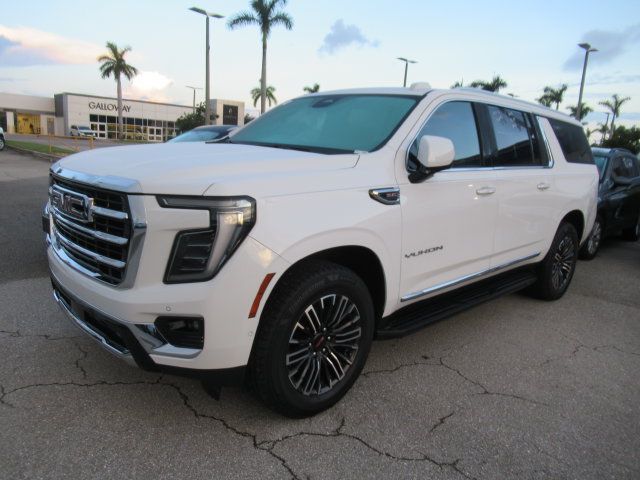 Used 2025 GMC Yukon XL Elevation RWD image 3