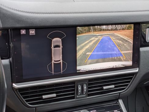 Used 2021 Porsche Cayenne Turbo image 27