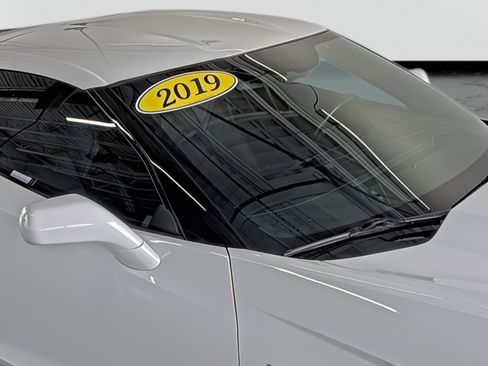 Used 2019 Chevrolet Corvette Stingray Coupe w/ Z51 1LT RWD image 17