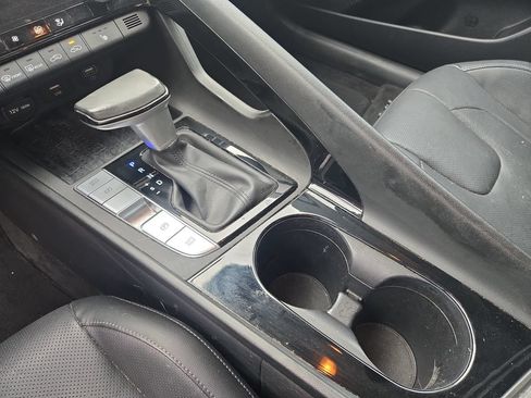Used 2022 Hyundai Elantra Limited FWD image 15