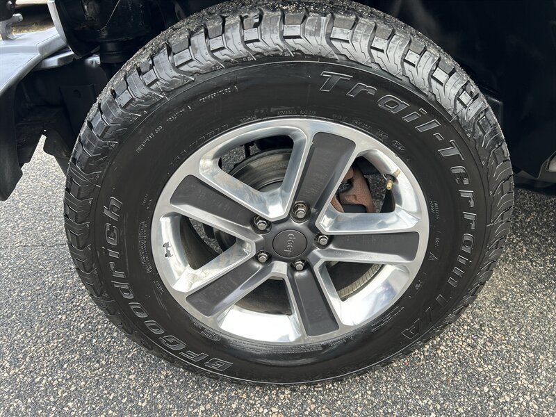 Used 2013 Jeep Wrangler Unlimited Sport AWD/4WD image 7