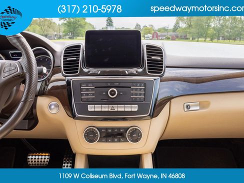 Used 2019 Mercedes-Benz GLE 400 4MATIC image 40