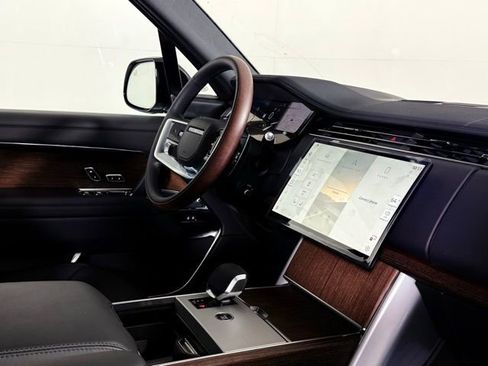 New 2025 Land Rover Range Rover Long Wheelbase SE image 35
