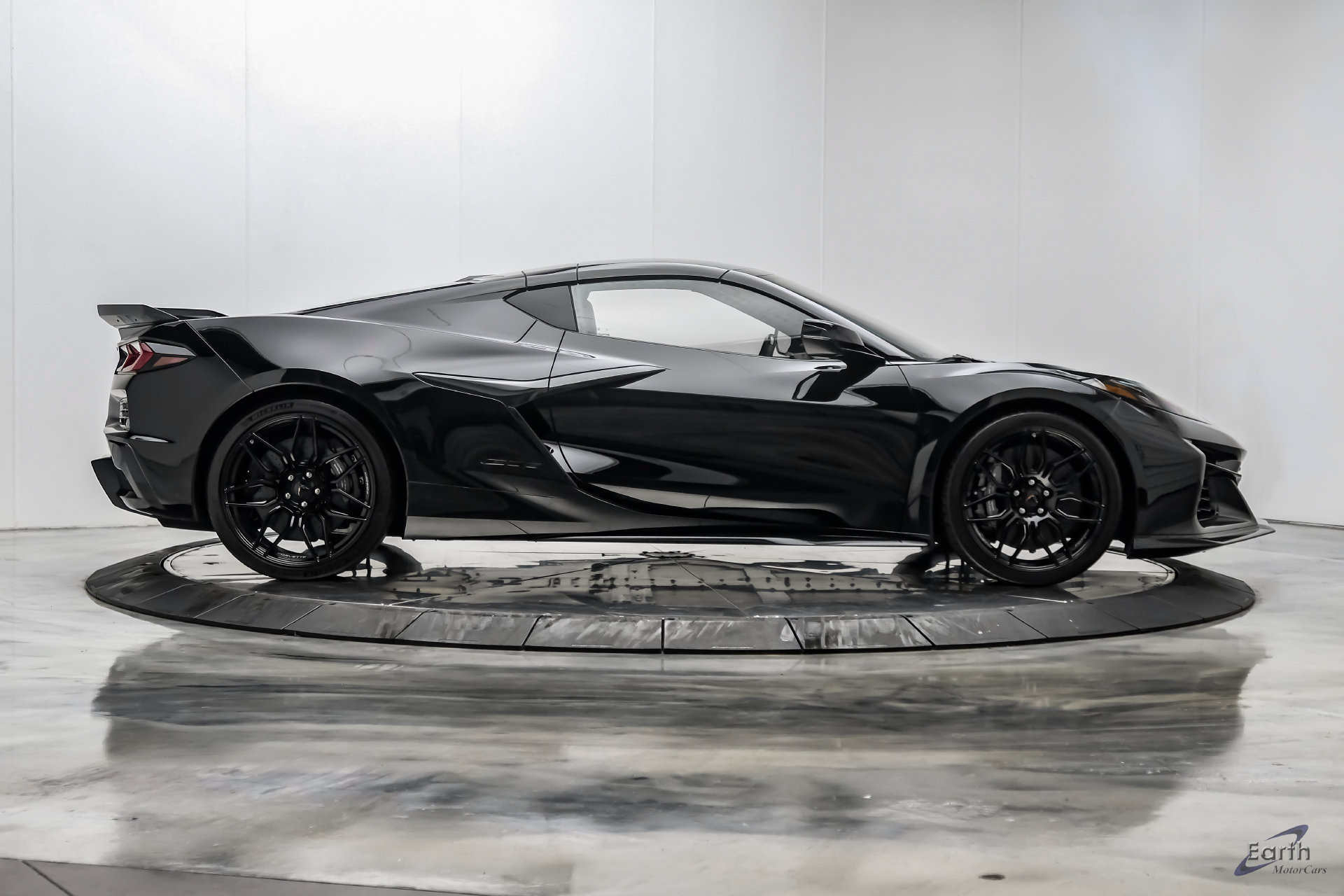 Used 2023 Chevrolet Corvette Z06 w/ Stealth Interior Trim Package RWD image 28
