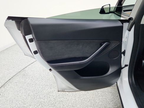 Used 2022 Tesla Model Y Long Range AWD/4WD image 28