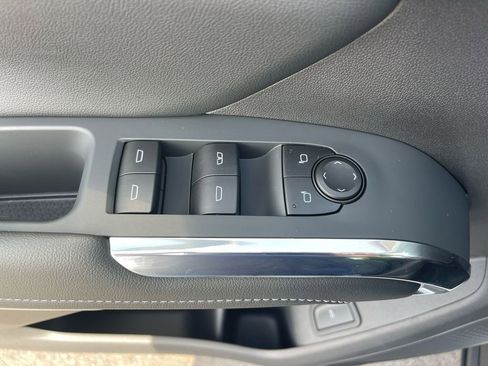 Used 2025 Chevrolet Traverse LT w/ Driver Confidence Package image 29