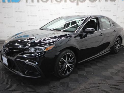 Used 2024 Toyota Camry SE w/ Convenience Package FWD image 2