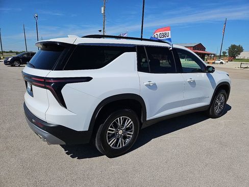 Used 2026 Chevrolet Traverse LT w/ Driver Confidence Package FWD image 8