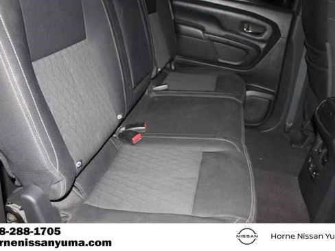 Used 2019 Nissan Titan SV w/ SV Convenience Package image 7