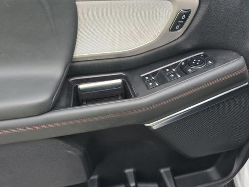 Used 2025 Ford Expedition Active image 13