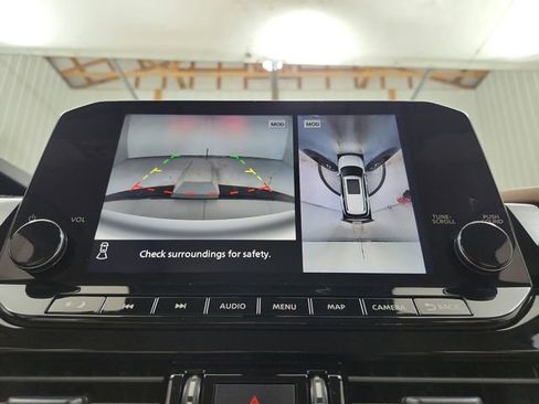 Used 2023 Nissan Pathfinder Platinum w/ Black Appearance Package image 33