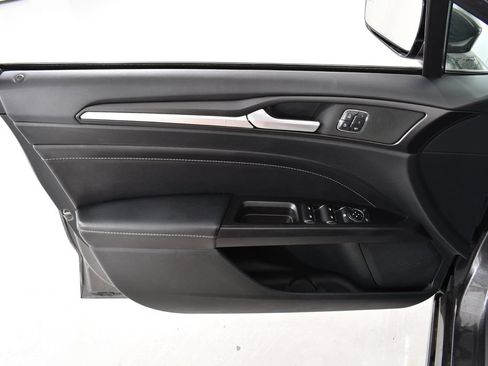 Used 2017 Ford Fusion Titanium FWD image 25