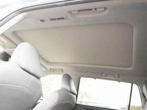 Used 2021 Toyota Highlander Platinum image 19