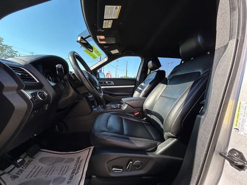 Used 2017 Ford Explorer XLT w/ Equipment Group 202A AWD/4WD image 21