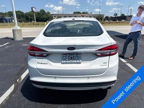 Used 2017 Ford Fusion SE w/ Fusion SE Technology Package FWD image 9