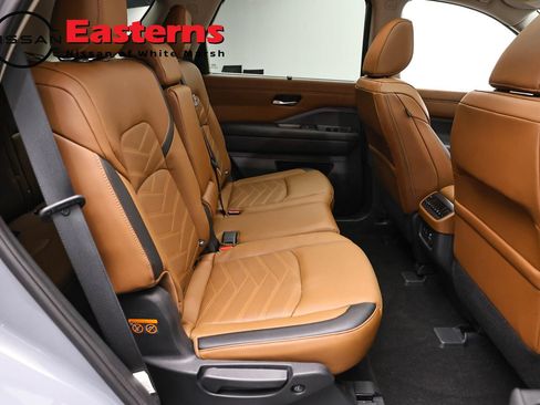 Used 2023 Nissan Pathfinder Platinum w/ Cargo Package AWD/4WD image 23
