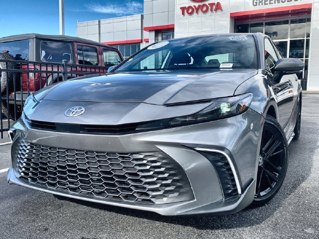 Used 2026 Toyota Camry SE FWD image 1