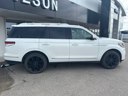 Used 2023 Lincoln Navigator Reserve AWD/4WD image 5