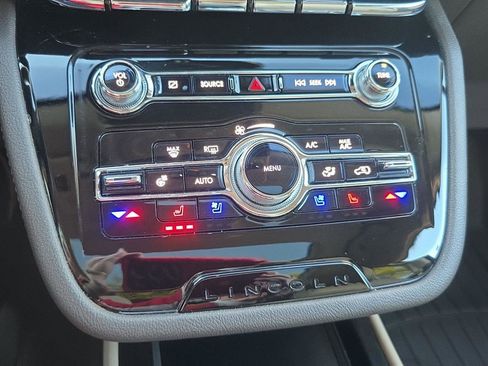 Used 2021 Lincoln Corsair Reserve w/ Equipment Group 201A image 21