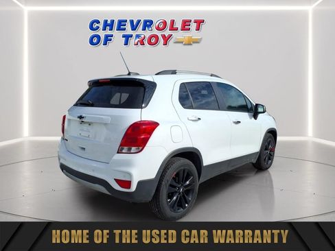 Used 2020 Chevrolet Trax LT w/ Sun & Sound Package FWD image 9