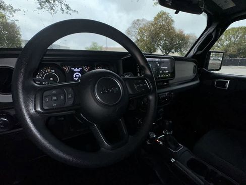 Used 2025 Jeep Gladiator Sport AWD/4WD image 13