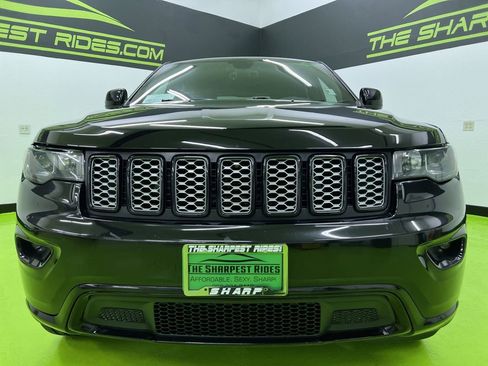 Used 2018 Jeep Grand Cherokee Altitude AWD/4WD image 3
