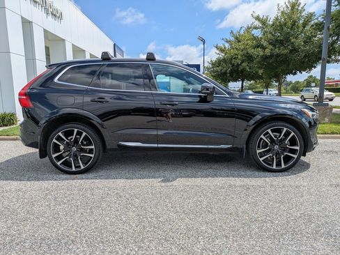 Certified 2022 Volvo XC60 B6 Inscription w/ Advanced Package image 3