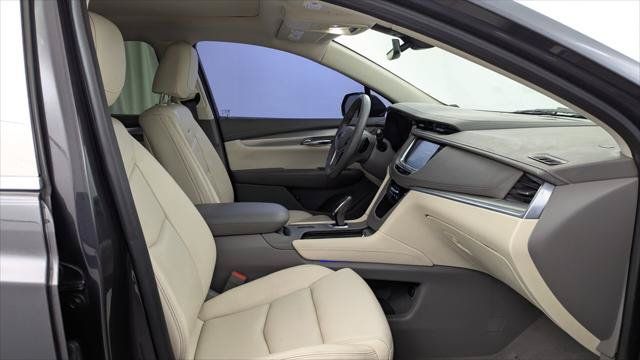 Used 2017 Cadillac XT5 Luxury w/ Driver Awareness Package FWD image 19