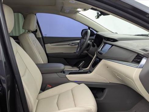 Used 2017 Cadillac XT5 Luxury w/ Driver Awareness Package FWD image 19